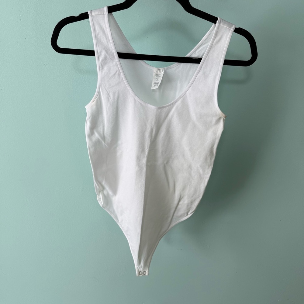Sofia Jeans By Sofia Vergara White Scoop Neck Sleeveless Bodysuit Size Medium